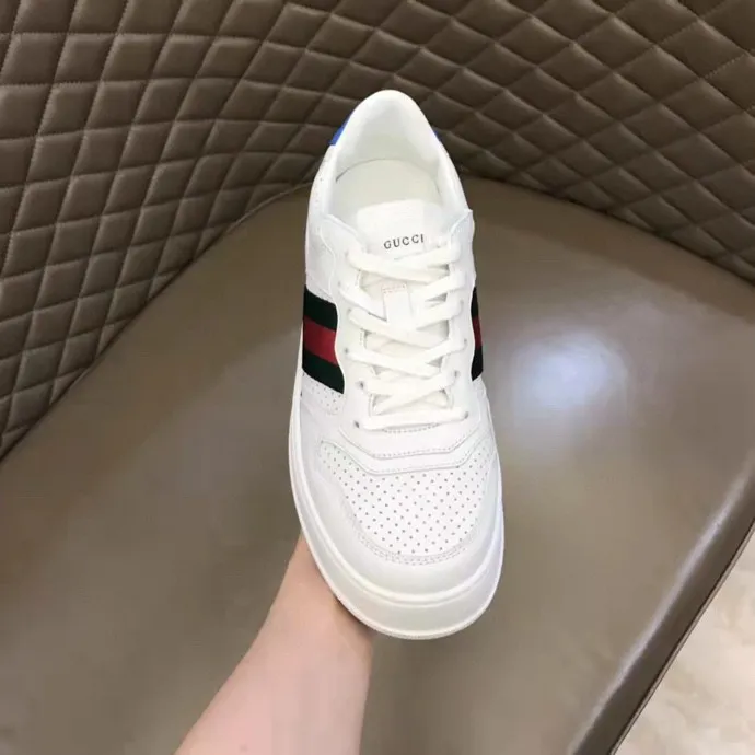P380 new men's shoes GUCCI [Lightning] latest shoes are shipped. Original quality, fashionable, made of special materials, sheepskin lining, brand new packaging. The foot feels super comfortable and the workmanship is impeccable. Size: 38-45